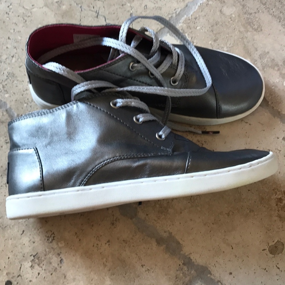 🌈 Toms NWOT Pewter shoes